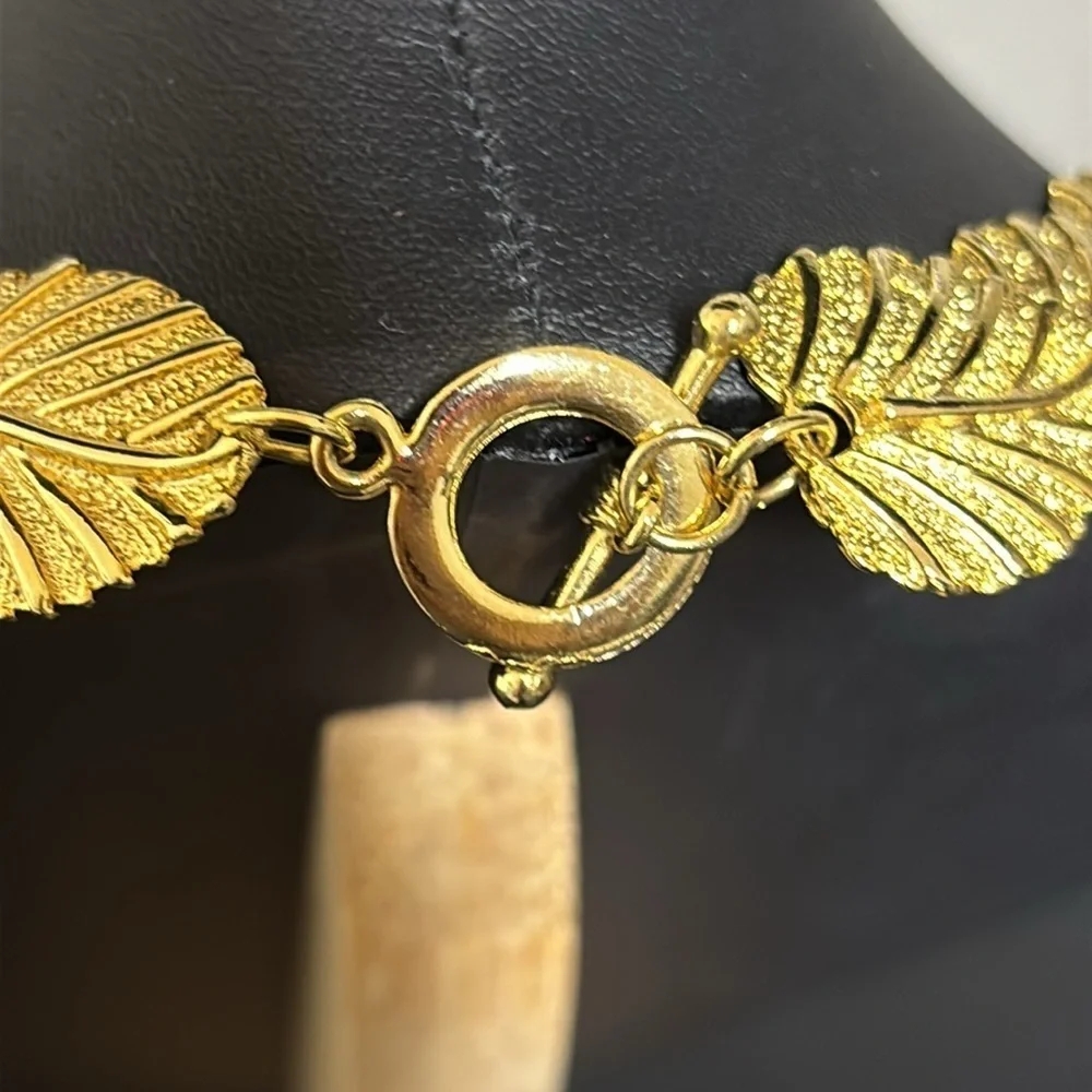 Vintage Overlapping Gold Tone Leaf Leaves Statement Regal Necklace